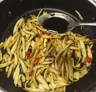 Make Spicy hands tore the mushrooms step 4