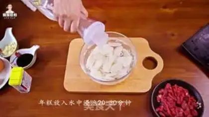 Make Korean beef pastry soup step 1