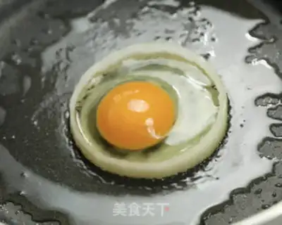 Make Fried eggs step 4