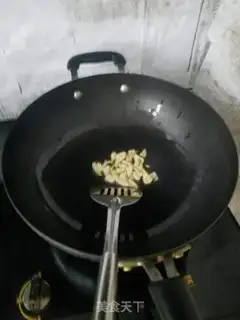 Make Celery with dry bean skin step 2
