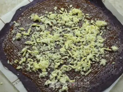Make Black rice and shrimp bottom pizza step 12