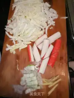 Make Crab bar and cabbage fan soup step 0