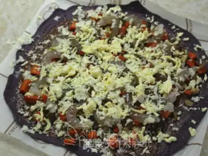 Make Black rice and shrimp bottom pizza step 14