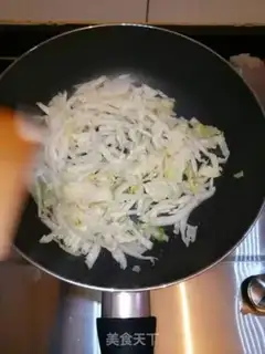 Make Crab bar and cabbage fan soup step 3