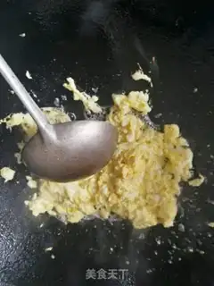 Make Yangzhou fried rice step 2