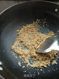 Make Spicy sesame peanut soup step 1
