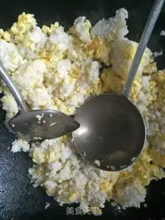 Make Yangzhou fried rice step 3