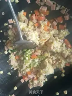 Make Yangzhou fried rice step 5