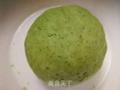 Make Sea sorghum core spinach noodles step 6