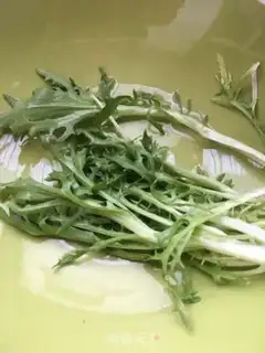 Make A veggie roll for the jade pancakes step 4
