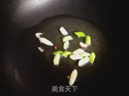 Make Sea sorghum core spinach noodles step 10