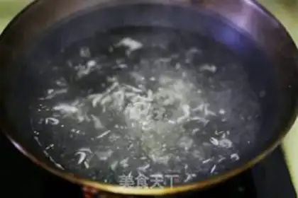 Make Cream shrimp omelet soup step 1