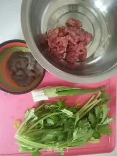 Make Celery pork dumplings step 0
