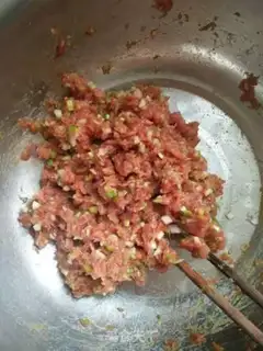 Make Celery pork dumplings step 3