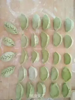 Make Celery pork dumplings step 5
