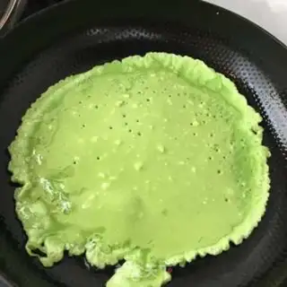 Make A veggie roll for the jade pancakes step 17