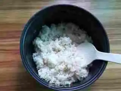 Make Five eggs of fried rice step 1