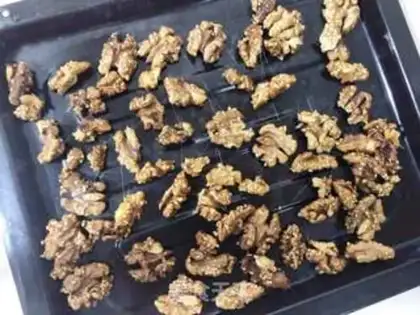 Make Amber walnuts step 6