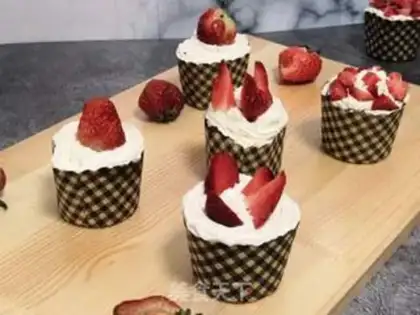 Make Strawberry cream cake step 7