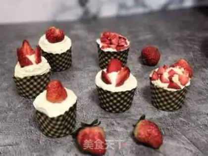 Make Strawberry cream cake step 8