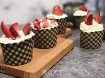 Make Strawberry cream cake step 9