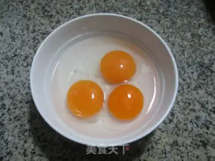Make Silver fish, fried duck eggs step 1