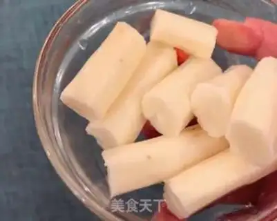 Make Mountain medicine with strawberries step 1
