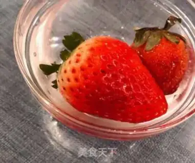 Make Mountain medicine with strawberries step 2