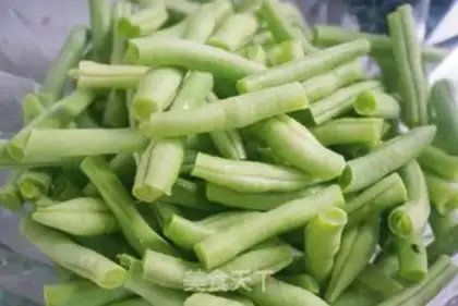 Make Bones, bean-bread pie step 1