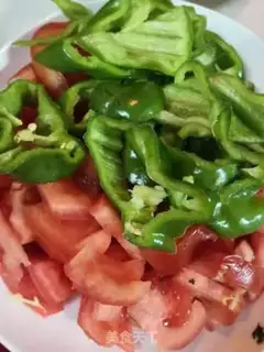 Make Pepper tomato fried eggs step 0