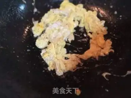 Make Pepper tomato fried eggs step 1