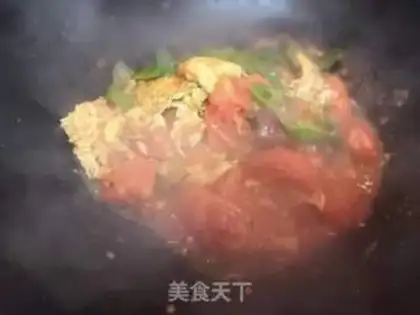 Make Pepper tomato fried eggs step 4