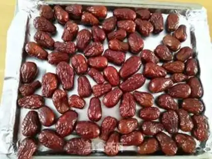 Make Roasted dates step 1