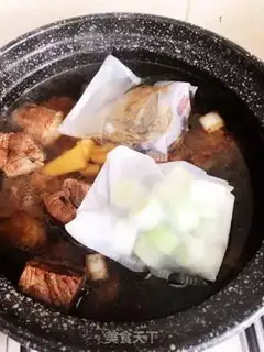 Make Red beef noodles step 2