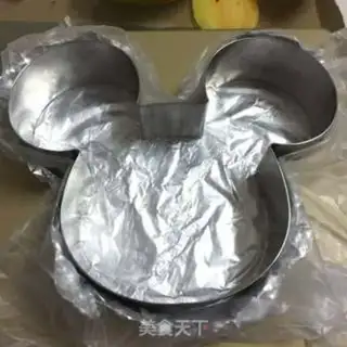 Make Mickey Cake step 1