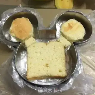 Make Mickey Cake step 2