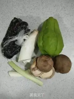 Make Twin mushrooms, fried foff step 0
