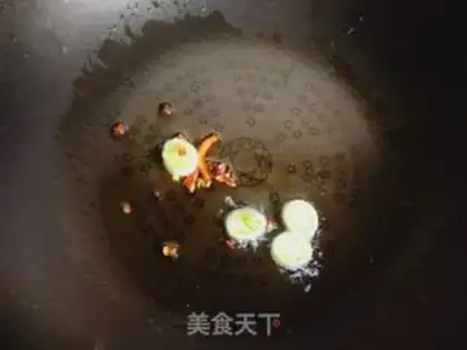 Make Potato egg spinach noodles step 3