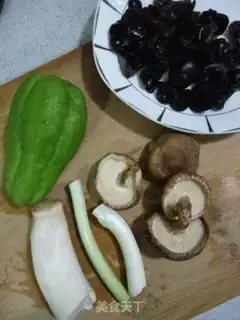 Make Twin mushrooms, fried foff step 1