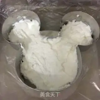 Make Mickey Cake step 7