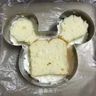 Make Mickey Cake step 8