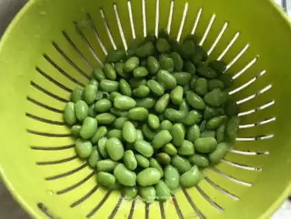 Make Soybeans fried chicken step 1