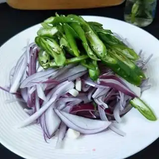 Make Onion fried meat step 1