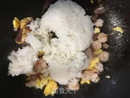 Make Three fresh fried rice step 1