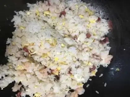 Make Three fresh fried rice step 2