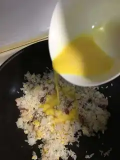 Make Three fresh fried rice step 3