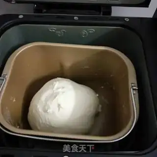 Make Spicy bean horn buns step 2