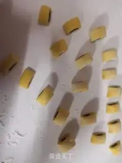 Make Pumpkin bean cleavers cut the buns step 5