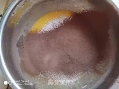 Make Strawberry naked cake step 3
