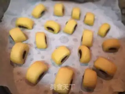 Make Pumpkin bean cleavers cut the buns step 6